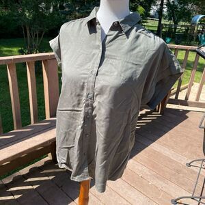 Eddie Bauer button down khaki short sleeves size small